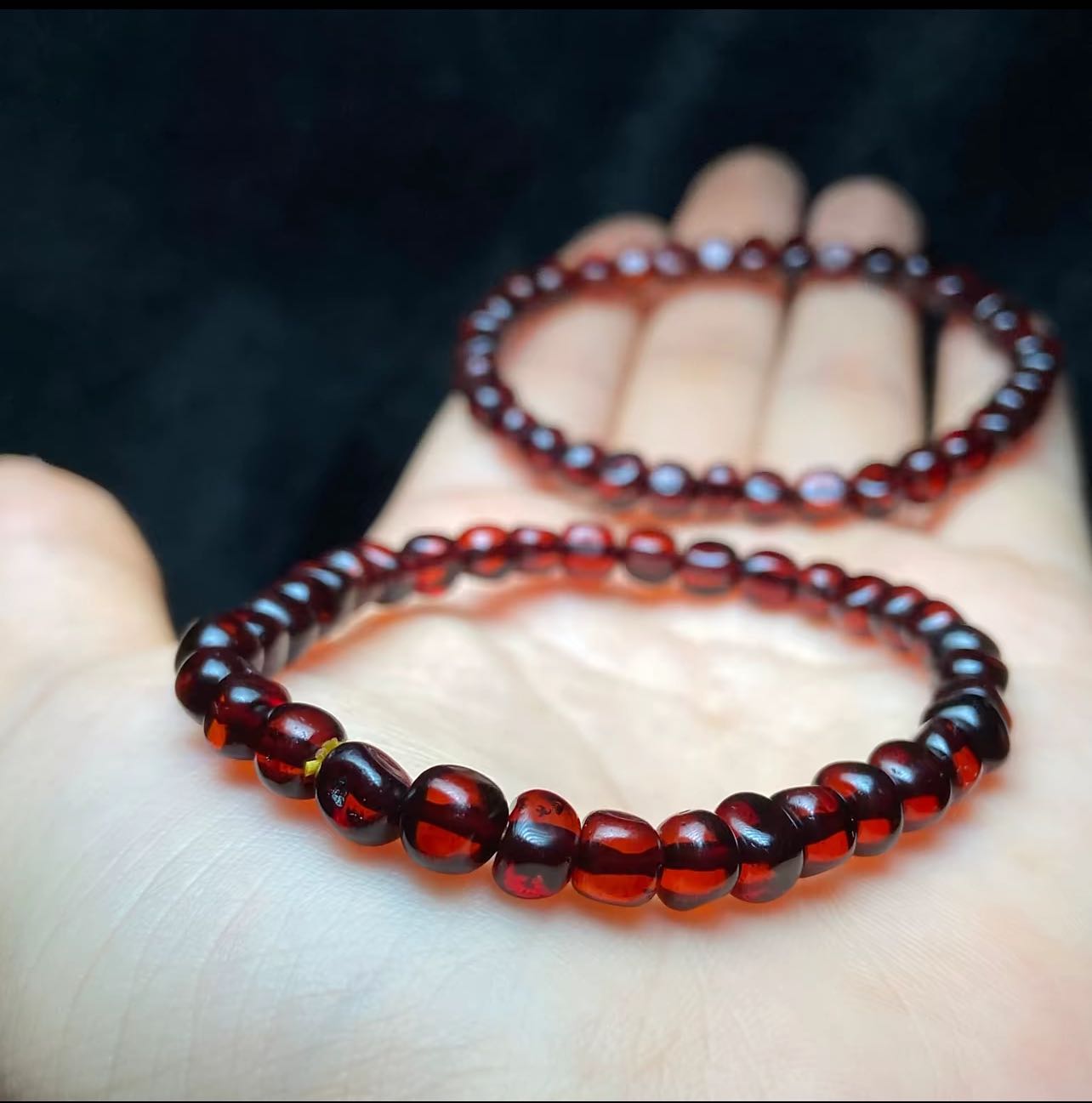 Bloeddamber Armband Met Enkele Cirkel