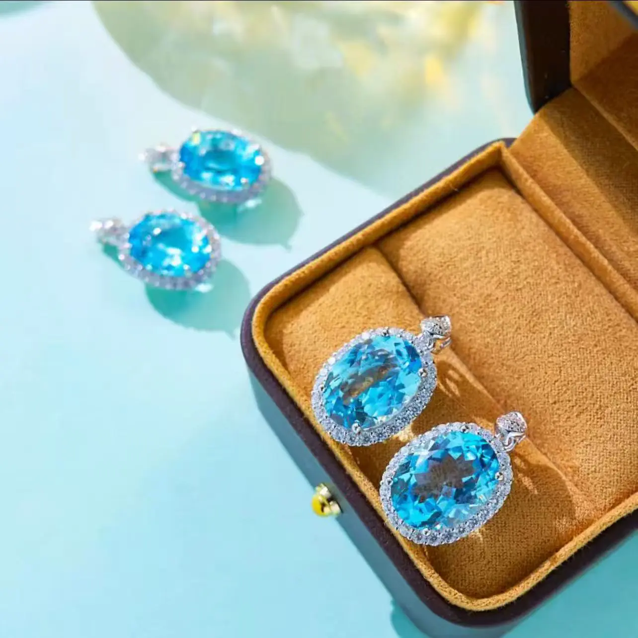 S925 Ovaal Geslepen Blauwe Topaas hanger