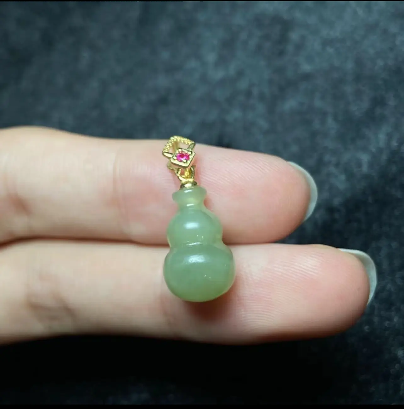 S925 Zilver Hanger met natuurlijke Hetian Jade Kalebas-groen jade-geluk & bescherming